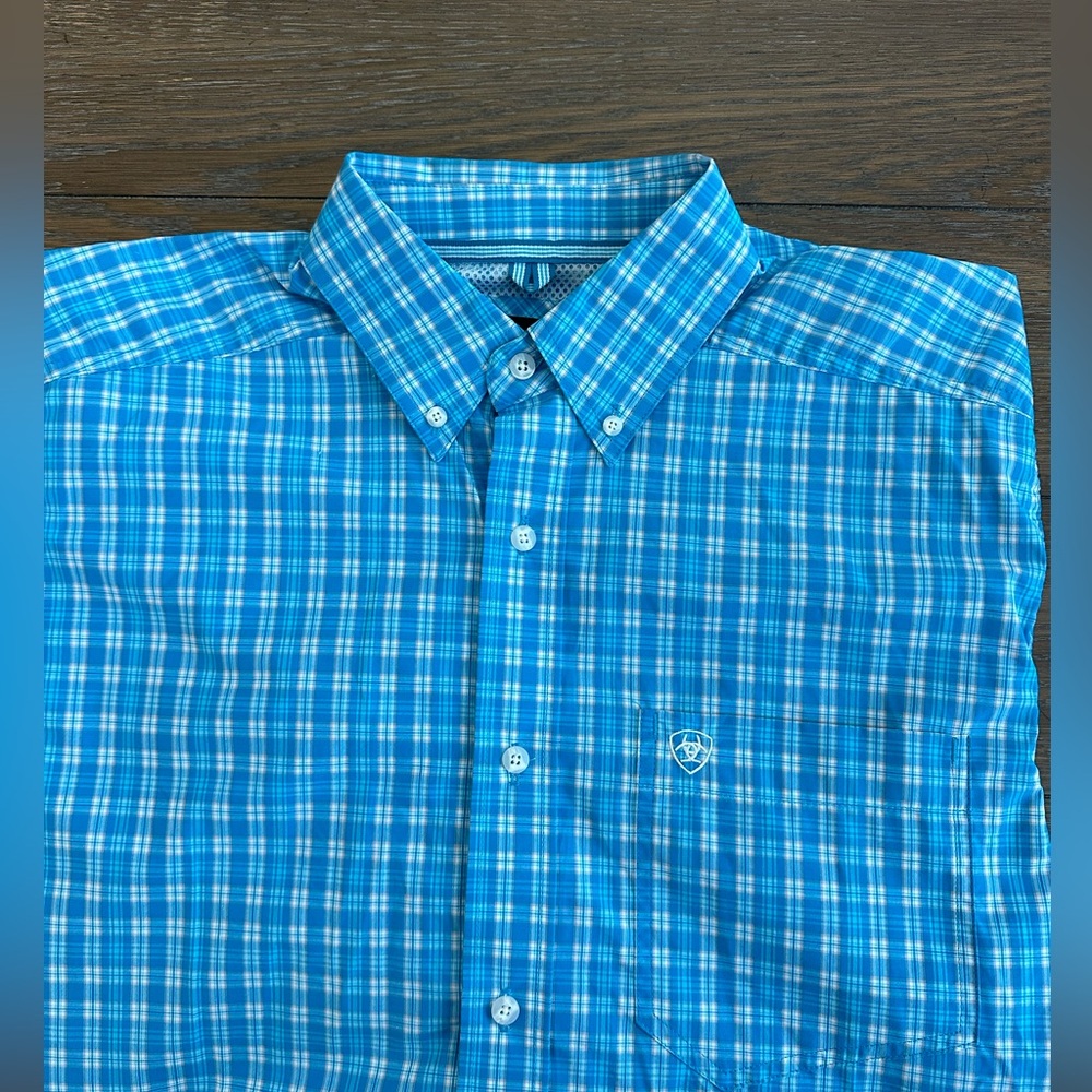 Ariat Pro Series Short Sleeve‎ Button Up Shirt Size M Gently Worn